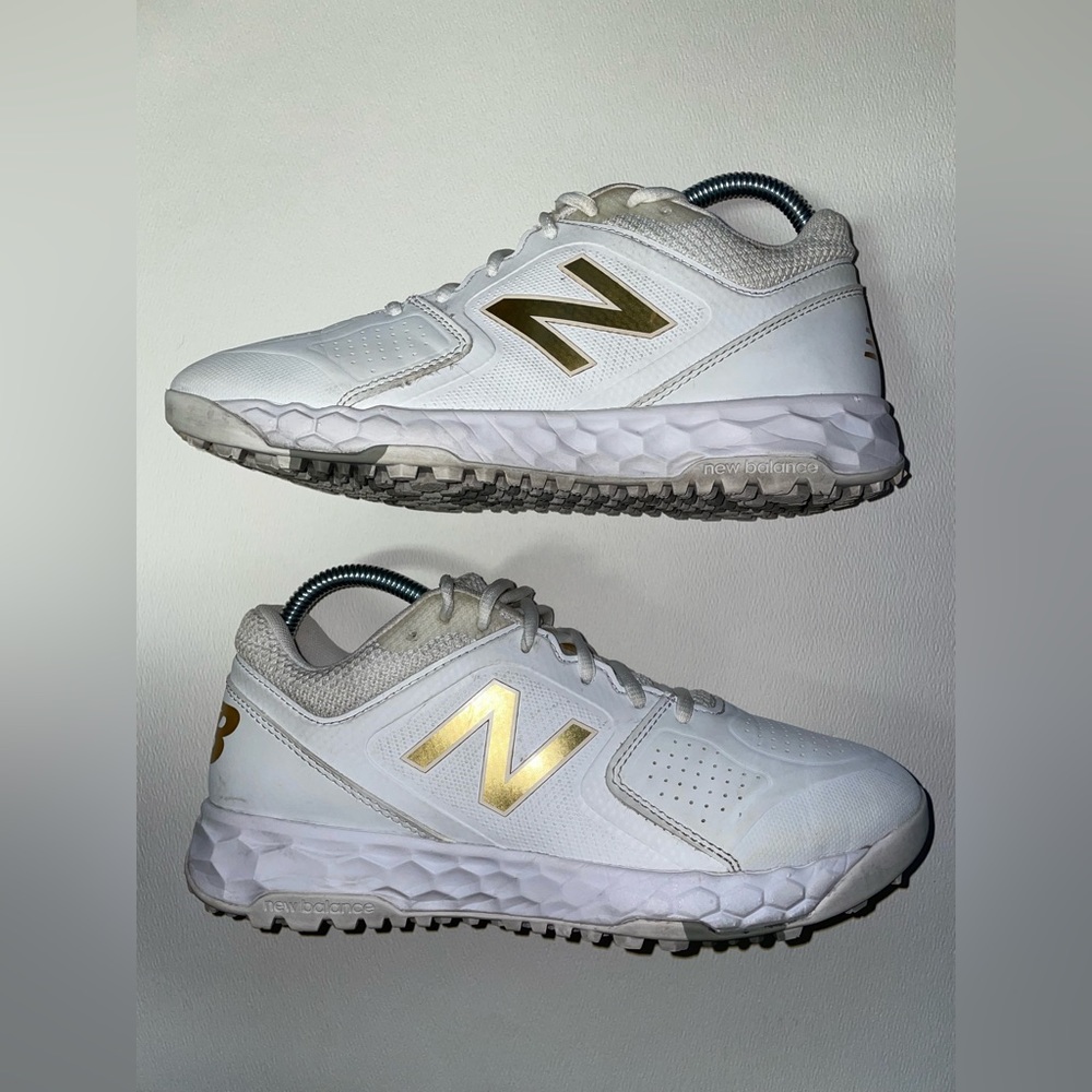 Women's New Balance Softball Fresh Foam Turf Velo1 White/Gold Size 9
